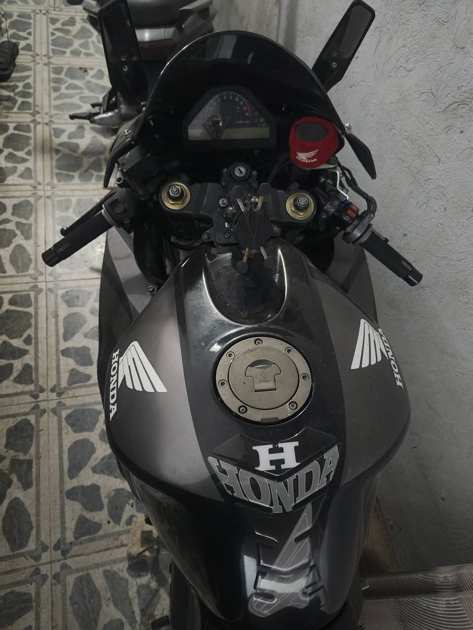 لاطشة *********** واتساب موجود مكاني جكوك أو ساحه عدن رايدها 11 بيها مجال
