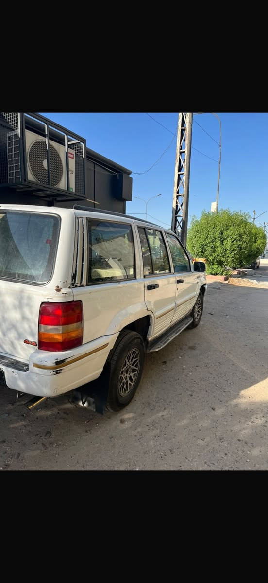 Jeepجيب 
موديل 95 
كير مكينه بطه  مكفول من تنقيص وتبخير جدد
تخم تاير جديد شاشه كامره 
نقص تبريد فقط 

عنوان الاعضميه 
سعر 54

***********
