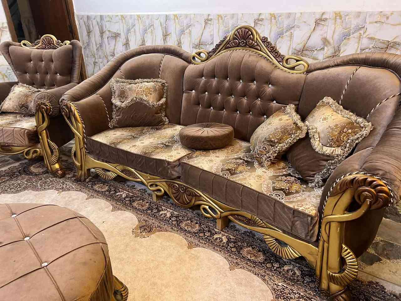 تخم زان 10مقاعد مع طبله وسطيه سعره مناسب مكان المنصور للتواصل ***********
