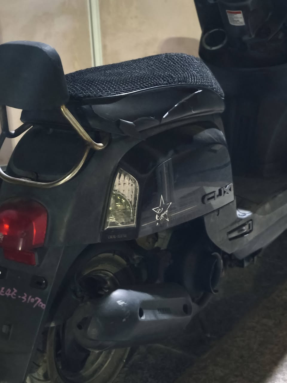 سلام عليكم دراجه للبيع كفاله من كلشي حاويه قبل سبوع طالع من حاويه سعر مليون100قفل لمو شراي لا يخابر***********
