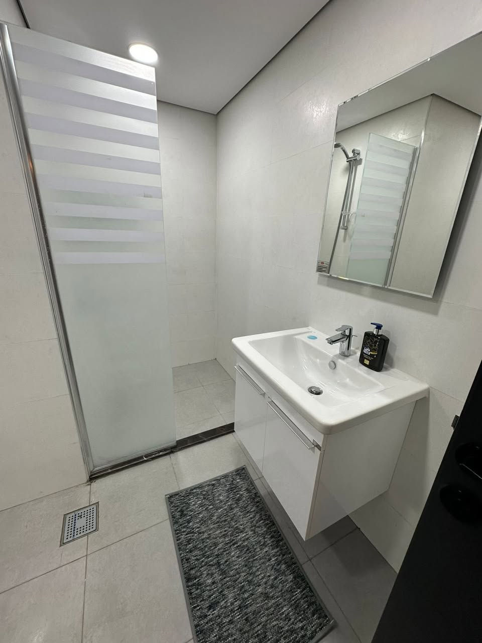 شقه مؤثثه للايجار بسعر مناسب جداً
في مجمع الود السكني 
تحتوي ٤ غرف نوم
ومجهزه ب سمارت هوم 
واطلاله البوليفارد
للاستفسار ***********
