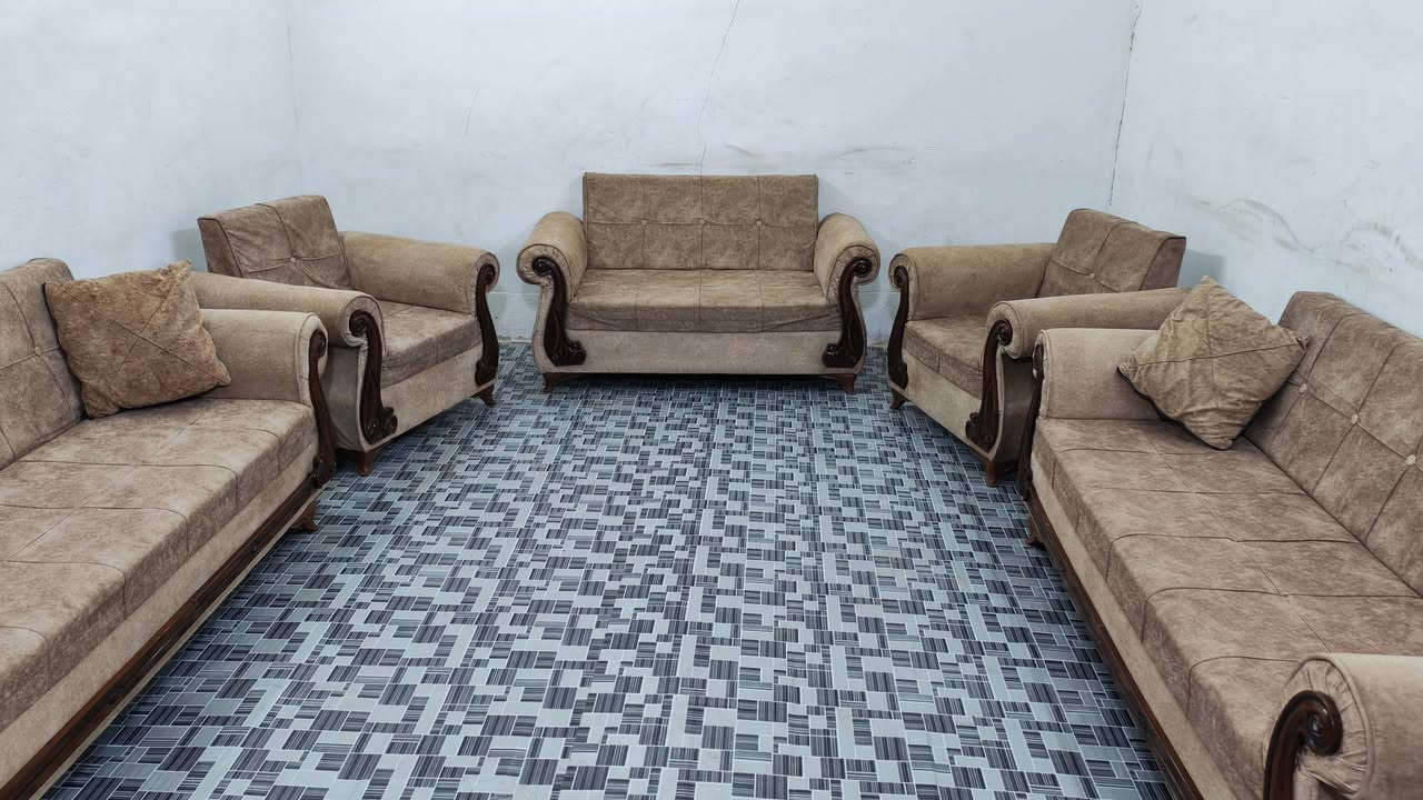 تخم للبيع تزكام بلوك اسود كلش نضيف 10 مقاعد السعر 275 العنوان كربلاء حي العامل يوجد توصيل داخل كربلاء الستفسار ***********
