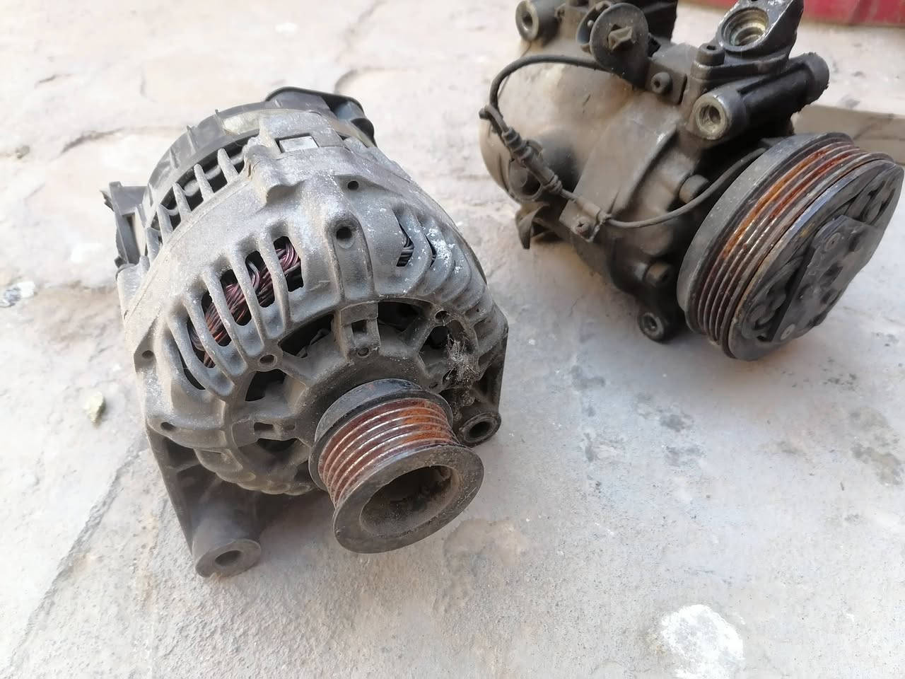 السلام عليكم ورحمة الله 
شلونهم الغوالي عندي تفصيخ شغلات

كمبريسر راوتري--سعره ٧٠ الف

وداينمو بور حجم ٩٠--سعره ٤٠ الف

مامستفاد منهن

واذا اكو جاملغات امامي زوج مال ٥٠٠ انظاف اراوس بيهن

مكاني كربلاء


**إذا كنت صاحب هذا الإعلان وتريد حذفه لأي سبب، رجاءا أرسل رسالة إلى الدعم الفني**