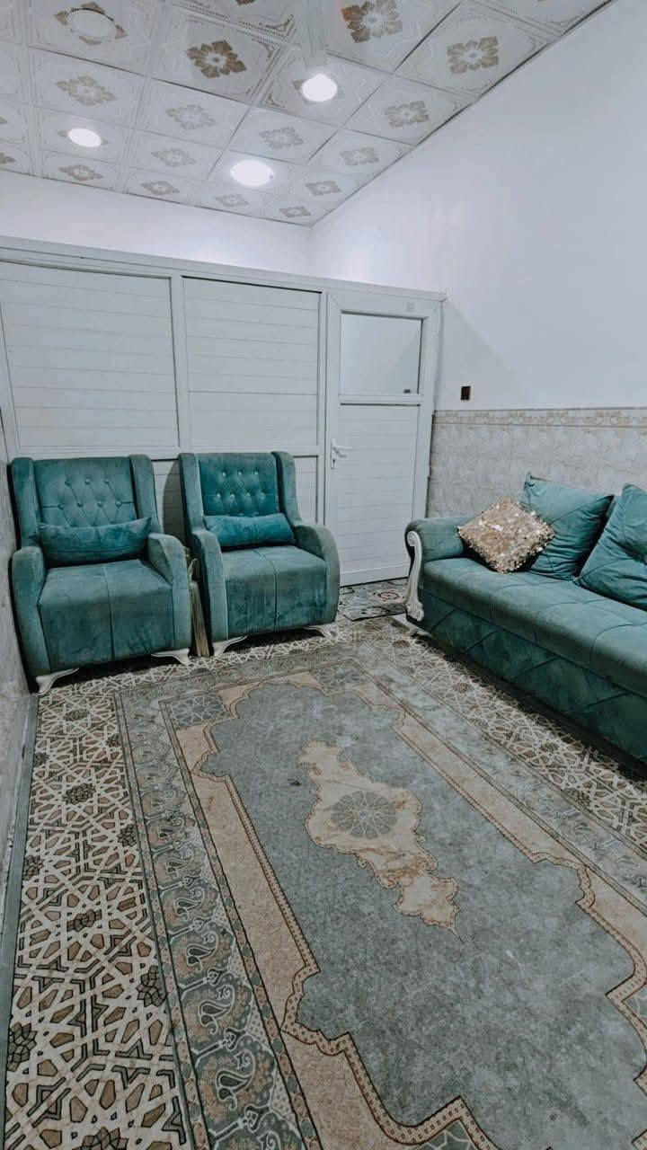 بسم الله الرحمن الرحيم 
#ملاحضه (الدار فارغ) تسليم مباشر 
دار للبيع في حي #المكرمه خلف مطعم سيد سعد 
شارع 10
قريب ع شارعين تجارين 
#المساحه 89م     (واجه 4 ونص نزال 20)
بناء 2021 اساس وسقف مسلح
#يحتوي ع غرفه وصاله ومطبخ واستقبال وصحيات داخليه وخارجيه وبيتونه كبيرة مخزن
للستفسار مراجعه عقارات ابو مصطفى العبودي🇮🇶 
***********
