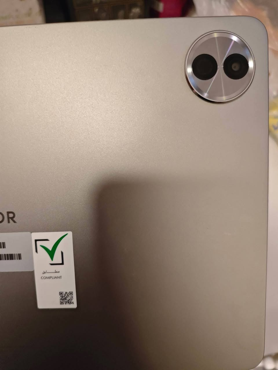 السلام عليكم
💥 هونر باد 10 او 10 Honor Pad
الملحقات قلم هونر الاصلي + كفر كيبورد + كفر ثاني + شاحن + كارتون + لاصق شاشة زجاجي  ..
استخدام اقل الشهر 
🟢 الموقع واسط / الاحرار  ☘

🔴الشاشة: 12.1 بوصة من نوع IPS LCD بدقة 2560×1600 بكسل (2.5K)، معدل تحديث 120 هرتز، وتدعم 1.07 مليار لون.

🔴الأداء: معالج Qualcomm Snapdragon 7 Gen 3 (تقنية 4 نانومتر) القوي.

🔴 الذاكرة والتخزين: 8 جيجابايت رام + 256 جيجابايت مساحة تخزين داخلية.
البطارية والشحن: 10100 مللي أمبير تدعم الشحن السلكي السريع بقوة 35 واط.

🔴 الكاميرا: خلفية 8 ميجابكسل، وأمامية 8 ميجابكسل (تدعم تسجيل فيديو 1080p).

🔴 النظام: أندرويد 15 مع واجهة MagicOS 9.0.

🔴الصوت والتصميم: 6 مكبرات صوت مع تقنية HONOR Spatial Audio. هيكل معدني، سماكة 6.29 ملم، ووزن 525 جرام.

🔴 الإضافات: دعم Wi-Fi 6، بلوتوث 5.3، دعم لوحة مفاتيح ذكية .
🔴 السعر خاص 
🔴للتواصل المراسله خاص او الاتصال ***********
