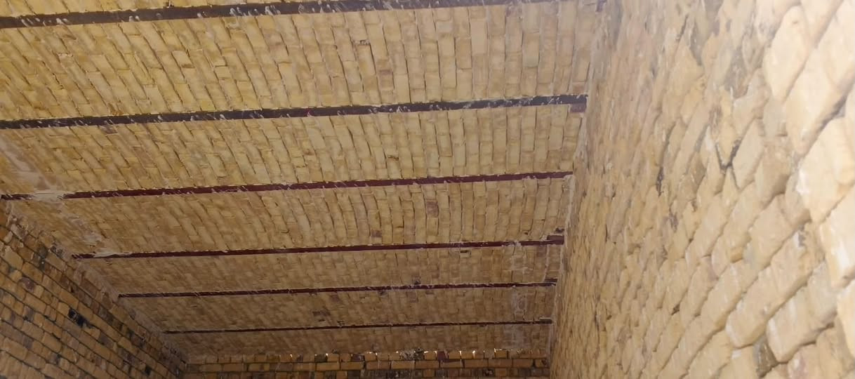 سلام عليكم 
هيكل مسقف بناء طابوق 
مساحة (200م) حي الزهراء 
خلف محلات ال عويد 
يتكون من غرفتين وصاله ومطبخ واستقبال وصحيات داخليه وخارجيه 
للاستفسار/ مراجعة مكتب عقارات الفنار مجاور مستشفى الخضر العام (***********)
