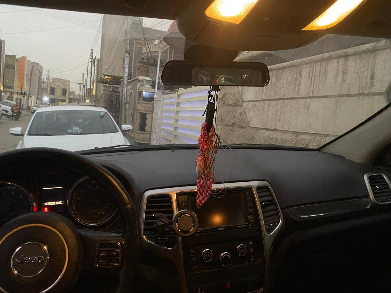 جيب لاريدو 2011 

محرك V6 مكفول 

 مواصفات

بصمة تشغيل + بصمة ابواب 

كشونه مخمل+ تحكم كهرباء + تدفئه

قطعتين تبريد 

شاشه بلاديه قلابه
تحكم استيرن جهتين

وبقية المواصفات المعروفه 

السياره مكفولة مم الضربه
السياره جاهزه وترايها احلى من الزيرو
العنوان / السيديه 
للاستفسار/***********
