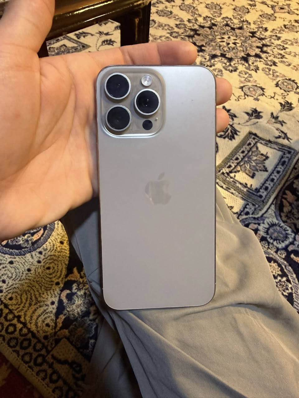 السلام عليكم أيفون 15 برو ماكس ذاكره 256بطاريه 89 شرق اوسط ماستر الجهاز آخو الجديد غراض كامله لون تيتانيوم السعر مليون مكاني بغداد الكرخ رقمي ***********
