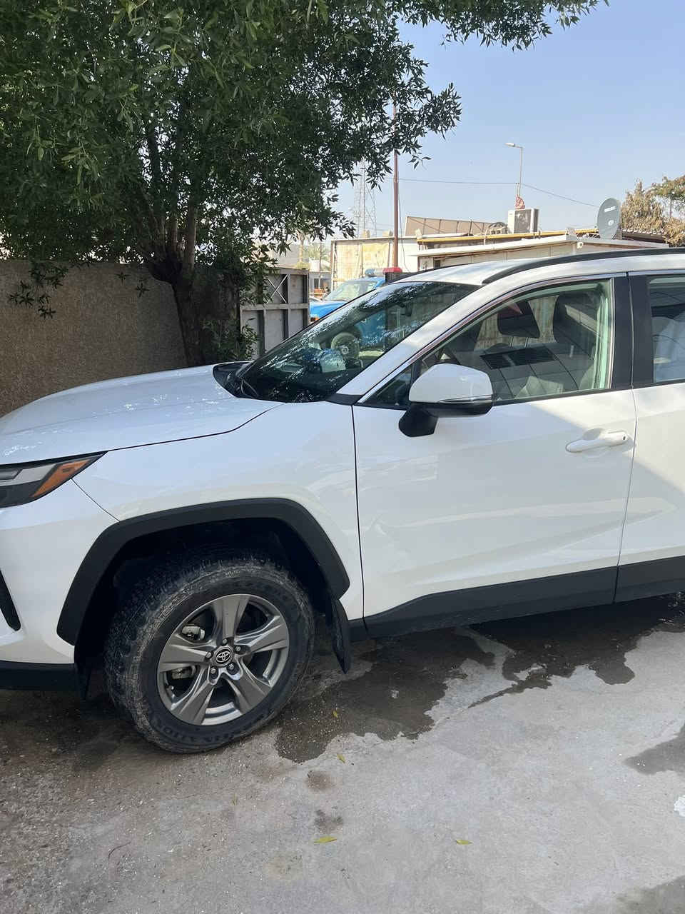 السلام عليكم راف فورموديل ٢٤ فئه xle وارد امريكي ماشيه ٢٢ الف كيلو مترسياره نظيفه كشن كهربائي حادث كما موضح بصور تبديل قبق جنطه بلادي مع صبغ جاملق يمين السعر المطلوب ٢٤٠ورقه للمزيد الاتصال على رقم ***********
