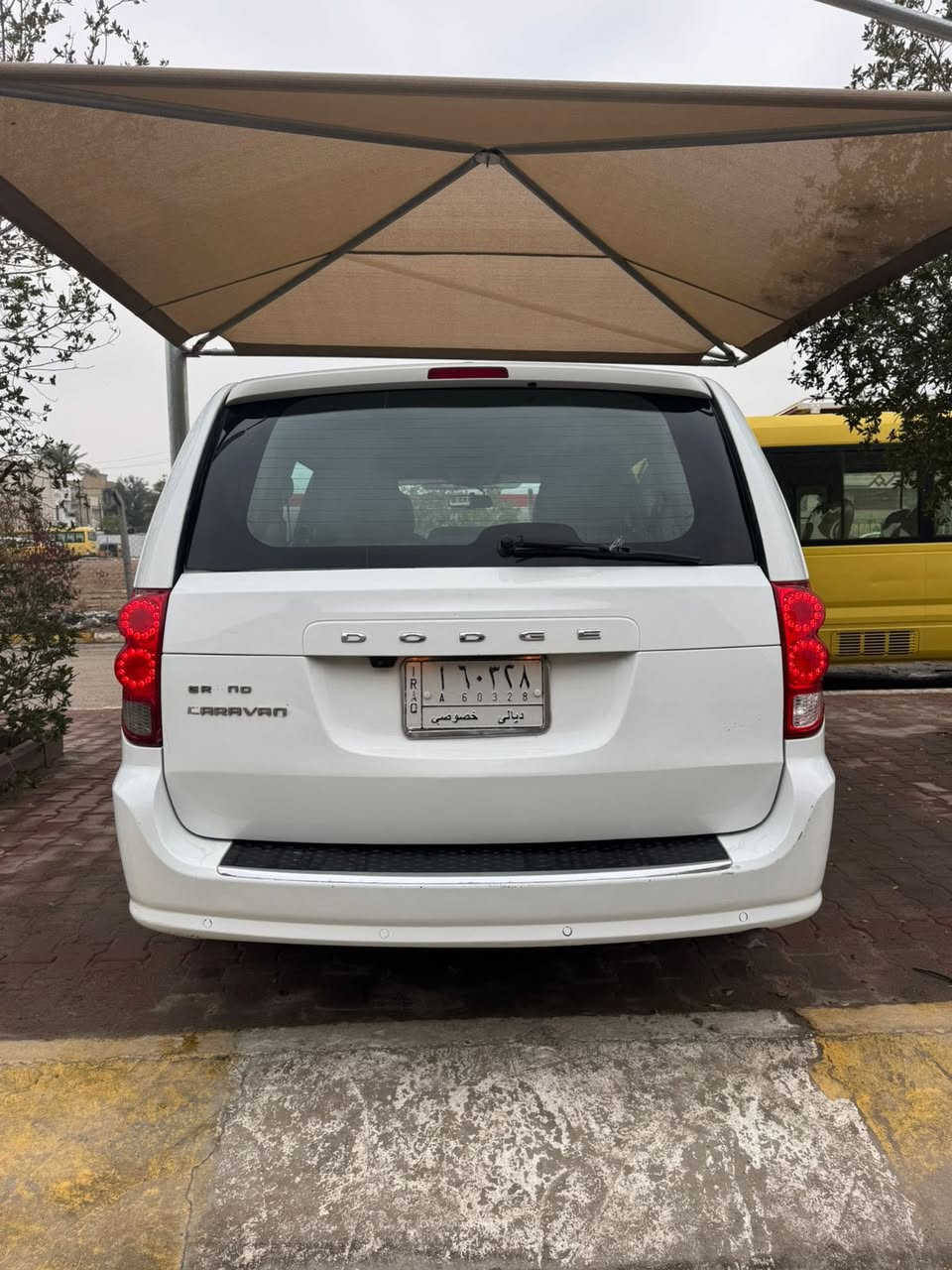 دوج كرفان للبيع موديل ٢٠١٢  وارد أمريكي محرك ٣٦٠٠ سيارة نظيفه وجاهزه كل نقص مابيها محرك وكير وتبريد على وضع الشركة حادثها بنيد وجاملغ بدون دواخل وهنا صار بيها مكانات صبغ أبيع صبغ حزام بدون دواخل رقم ديالى مشروع وطني تحويل ثاني يوم سيارة جاهزة وين يعجبك طلع بيها برغي نقص مابيها سعرها ٩٨ ورقه ومكان السيارة بغداد البلديات ***********
