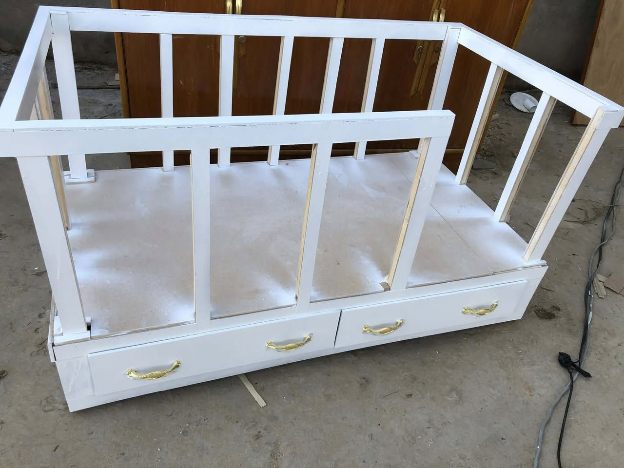 شغل نجاره مديل كاروك حسب طلب خشب عراقي شغل تفصال اي مديل نشتغل وكافه غرف نوم اوعندك خشب قديم نجددتصليح وصبغ مكان سماوه مراسله صفحه اوتصال ***********
