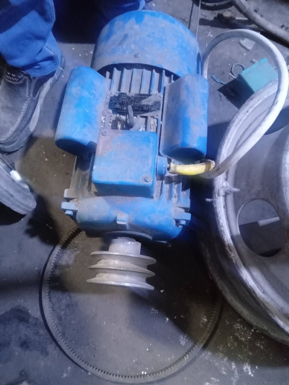 ٥،٥ حصان ٣٠٠٠ سنكل بلادي السعر ٢٥٠ الف ابوغريب ***********
