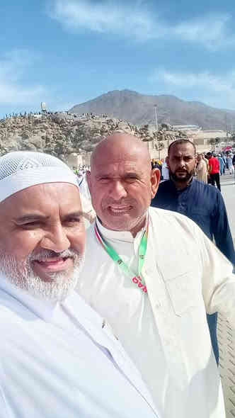 بسم الله والحمد لله بدانا باستلام بقيه الجوازات لا يبقى لدينا الا عشره اسماء فعلى الراغبين بالسفر الاسراع بتسليم جوازاتهم حتى يتم يتم التفيز مع المتعهد ابو عمار الحلبوسي تحلى العمره ***********
