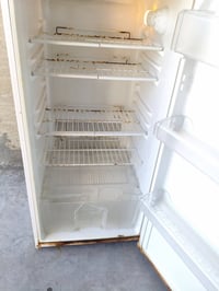 ثلاجه • مستعمله • فيه مجال