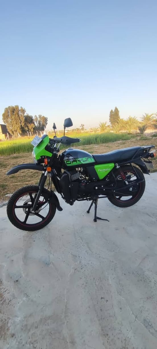 السلام عليكم للبيع دراجة دايون جبلي محرك 200cc موديل 25 طالعة من الوكالة ب 26 ما بيها اي نقص دراجة صارلها شهر من طالعة من الوكالة بعدها على حالة الوكالة رقم وسنوية السعر 3 وبيها مجال التواصل على الرقم ‏‪0781 829 3741‬‏
