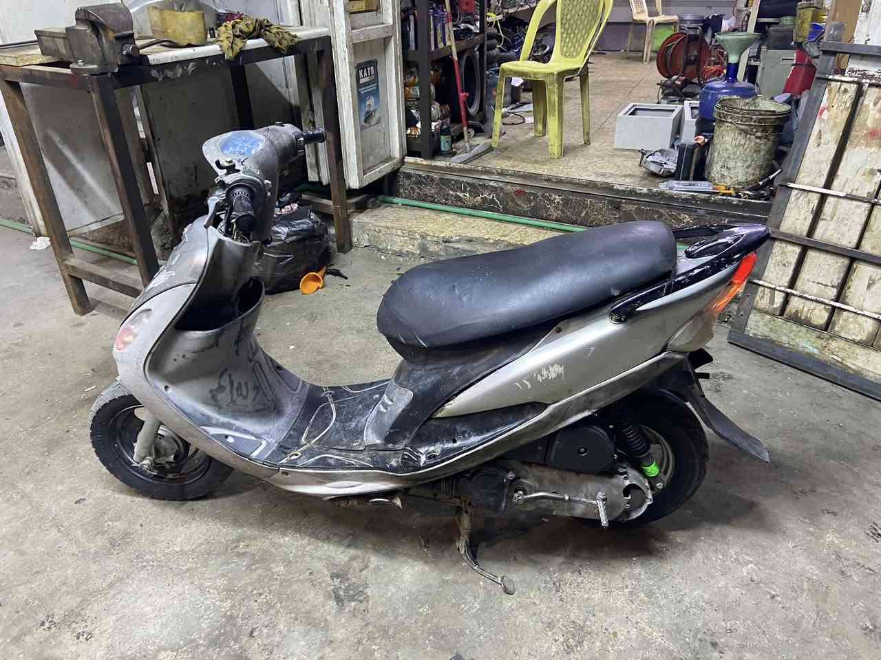 منغولي بلادية للبيع كصتهة كاملة موجودة كهربائيات شغالة نقصهة سلف مكينة تخبل ناعمة وبيهة دخانة من تحمة تروح سعرهة٣٥٠وبيهة مجال مكاني صليخ رقم***********
