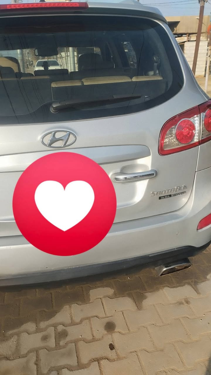 سلام عليكم للبيع ومراوس سنتافي موديل 2011فول مواصفات ماعدا البصمه تحكم ستيرن بلاديه كله شركه مكينه وكير شرط مكينه 6سلندر 3قطع تبريد مري شفط كشنات كهرباء 7راكب فتحه بلقماره رقم نجف وبعد هواي مواصفات الاتصال ***********
