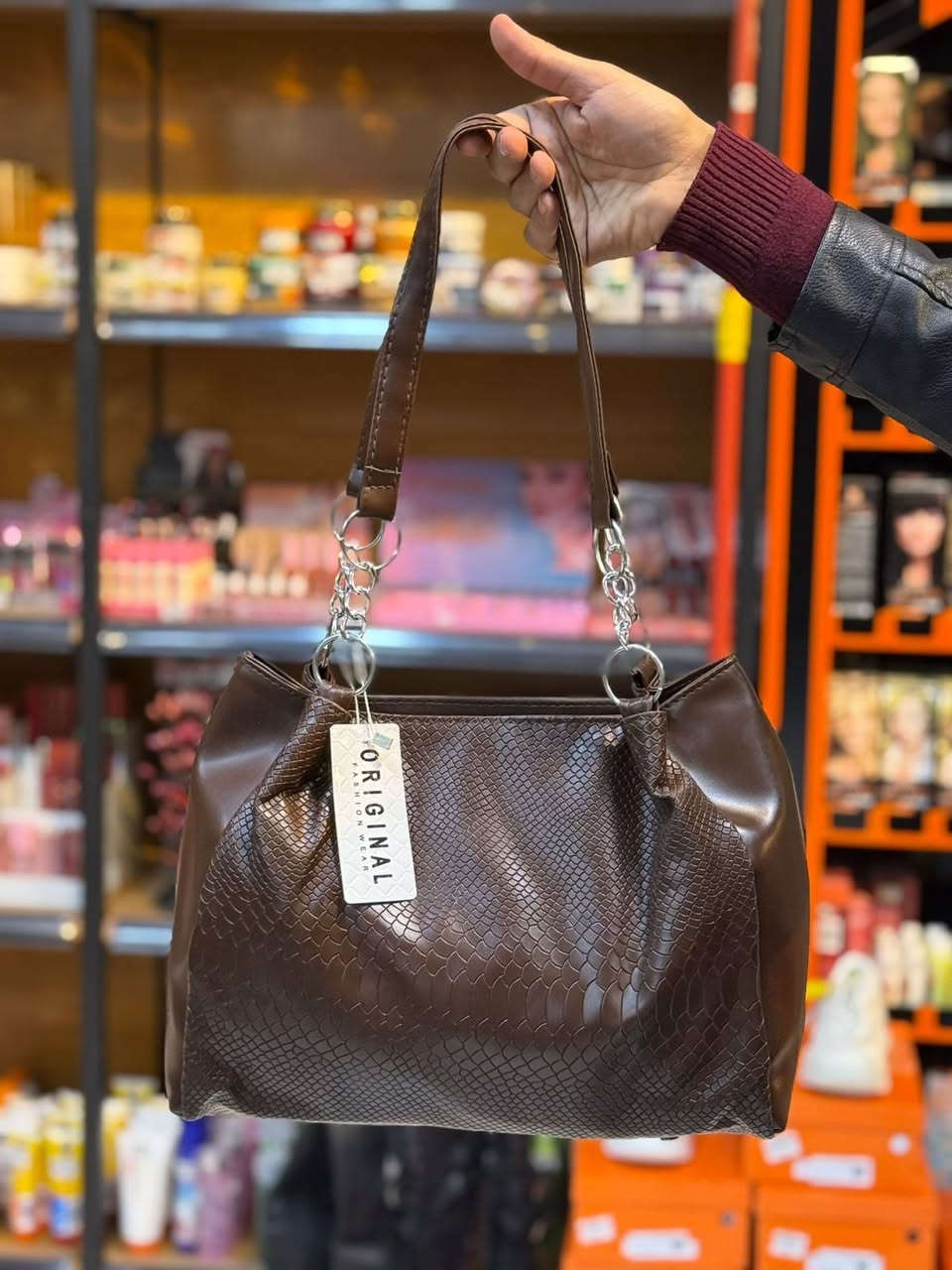 سلسبيل للاحذيه او الحقائب 
حقيبه حجم كبير 
السعر  10.000
يوجد خدمة توصيل 
العنوان بغداد المحموديه شارع للمركز قصيريه الخياطات مقابل ازياء النور التركيه


**إذا كنت صاحب هذا الإعلان وتريد حذفه لأي سبب، رجاءا أرسل رسالة إلى الدعم الفني**