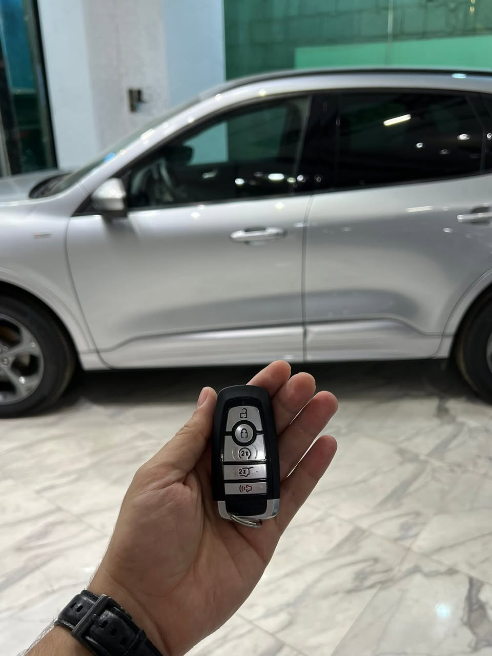 فورد سكيب 2024 للبيع 🚗
 
مواصفات ST-LINE 🥇
 كشن كهرباء 
شاشة كبيرة
عداد ديجتال
ويل كروم
كروز سرعة
تحديد مسار 
حساسات خلفي
رادار امامي 
صندوق كهرباء
٥ بصمات 
كشن جلد مطرز احمر
كاميرا خلفية

الممشى ٧ الف كيلو 
محرك ٢٠٠٠ هايبرد 
حادث السيارة جاملغ خلفي وباب جهة الصدر بدون تبديل نفسة مصلح
سعر السيارة ١٧٩ قابل للتفاوض 
***********
