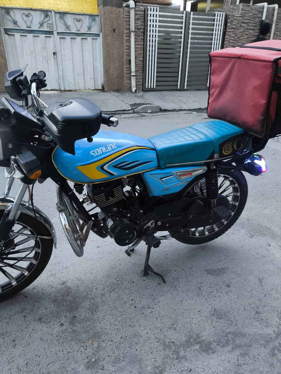 مراوس بفروزع 06 أو 08 
جديده بعدها بضمان الشركه 
موديل 2025 دراجه تخبل ما شاء الله 
اوراق المعرض بيها و منفيست دخول 
بغداد الامين ***********
