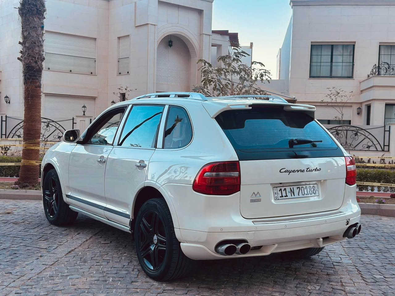 السلام عليكم 
بورش كييان 2009 
PORSCHE Cayenne
ماشيه 117 الف 
رقم بغداد  دولي بأسمي
محرك 8 سلندر توربو 
كير اوتو // تبيترونك
المواصفات
عداد السرعه (300) 💪
4 انضمه للقياده 
Sport/comfort/normal/
داخل عسلي + كاربون ڤايبر
بردات خلفيه بلاد
شاشه كبيره
كامره خلفيه
سلايد 
تنته كنتاره 
صندوك كهرباء
سيدي جنجر
تحكمات ستيرن
ستيرن كهرباء
سترين كاربون ڤايبر الياف حقيقي
مري قلاب وي البك
3 قطع تبريد 
كشنات جلد
كشنات كهرباء 6 حركات
اخزمه امان كهرباء
كشنات خزن ميموري
تدفئه كشنات
ويل كب 20 
بك لايت LED
لايت زينون بلاد
حساسات اماميه + حساسات خلفيه
سستم صوت Bose
مكان السياره المنصور 14 رمضان
السعر 117 وبيه مجال انشاء الله 
للاستفسار 
***********
*********** بغداد, العراق
