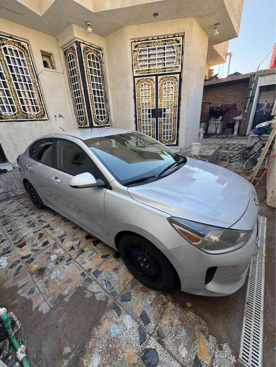 سلام عليكم كيا ريو2020 معوقين عندي بيه وكاله ولشتريت منه السياره عده بيه وكاله مطلقه ما بقه شي وتصير حره مكينه كير كفاله سياره مال بيت حلوه صغيره مرتبه محركه1600 بيه جاملغ وبنيد حادثه وقطعتين كلير امريكا سعرها 99 وبيه مجال شي قليل حلوه شبابيه وتنفع لل بنات هم ما تصرف عمليه مكاني بصره شط العرب 
الشراي يتصل *********** شط العرب, البصرة
