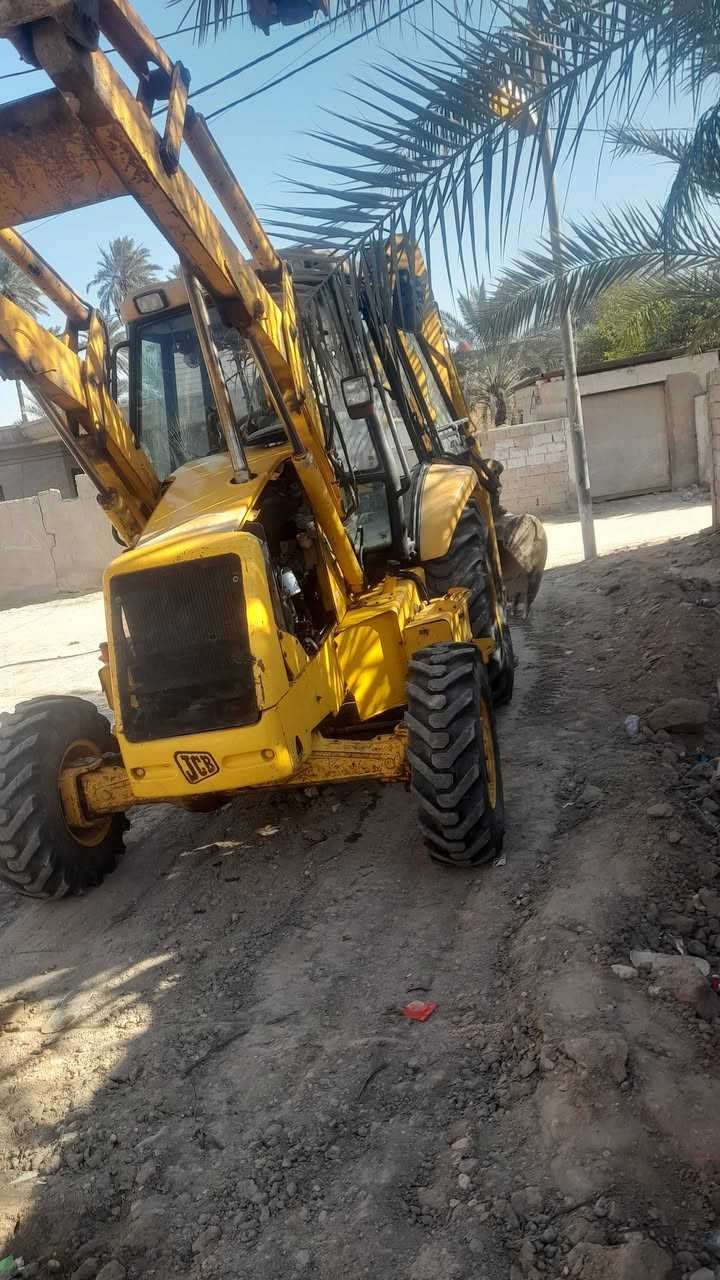 حفارة جي سي بي موديل ٢٠٠١ جاهزه للعمل كير راجر مكينه مضخه خير من الله كل نقص مابيه للعمل كبل أتريد مداور باسمك الشراي جاد يتصل على الرقم *********** الله يرزق الجميع
