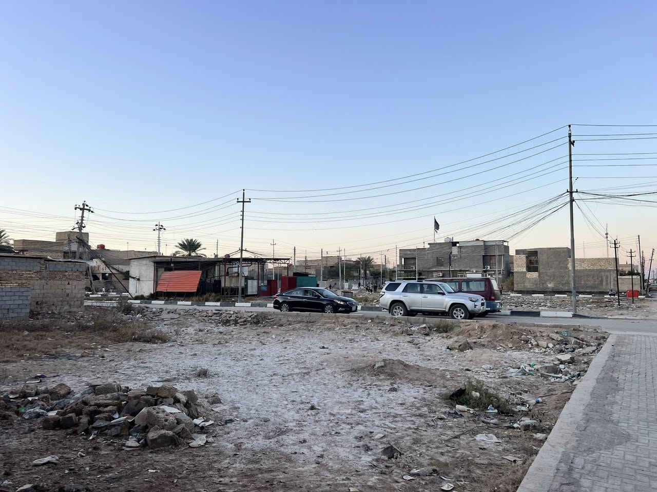 قطعه طابو صرف ٤٠٠ متر ركن ام الهوى القديمه شارع الباشا وتدخل على اليمين كما موضح بالفديو خدمات كاملة مدارس قريبه ع شارع العام نص شارع الباش تباع اجزاء مو مشكله 
الاستفسار /***********
