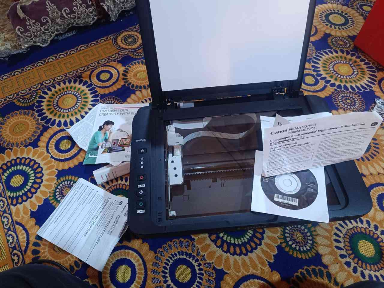 السلام عليكم طابعه كانون مثل ما موضح بالصوره جديده طلعتلي بالامزون جديده طك كارتون ما اعرف سهرها شغاله اطي سعر بما يرضي الله او بالعافيه رقمي واتساب ***********اواكتب تم اجيك خاص يوجد توصيل
