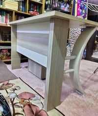 ميز مكتبي اخو الجديد قياس 60*120 السعر نهايته 100الف مكاني المشتل شارع...