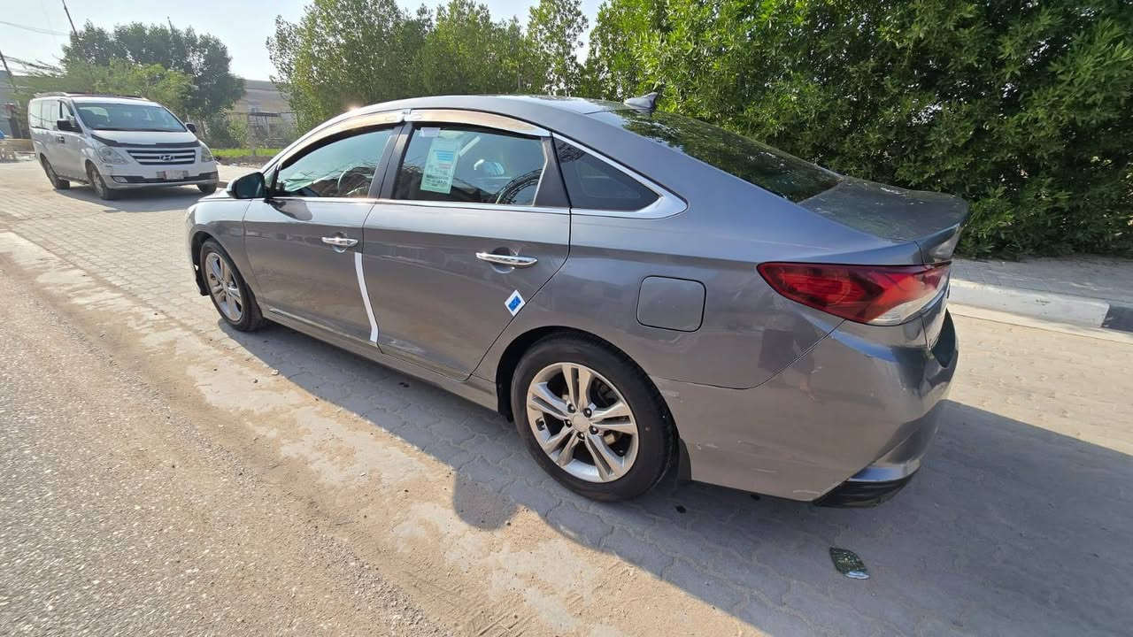 السلام عليكم
سوناتا 2019 //وارد امريكي حادث بسيط /صور الحادث مرفقة بالمنشور 
محرك gdi  2400  ماشيه 75 
 وقابل للزياده محرك كير بحاله جدا ممتازه السياره فول مواصفات عدا التنته
تشغيل بصمه 
البيبان فتح بصمه 
شاشه كبيره 
كامره
مثبت سرعه 
كشن كهربائي 
تحكم ستيرن 
تبريد مقاعد
نقطه عميا
فتح الجنطه ذكي
اشارة مري
تبريد تدفئه كشن
تبريد خلفي
التبريد والتدفئه بحالة الشركه
شحن لاسلكي 
رادار جانبي

تخم تاير جديد 
باتري جديد 
الحداديه جديده

السعر 135
بصره ياسين خريبط، 
للاستفسار اتصل على الرقم
***********
