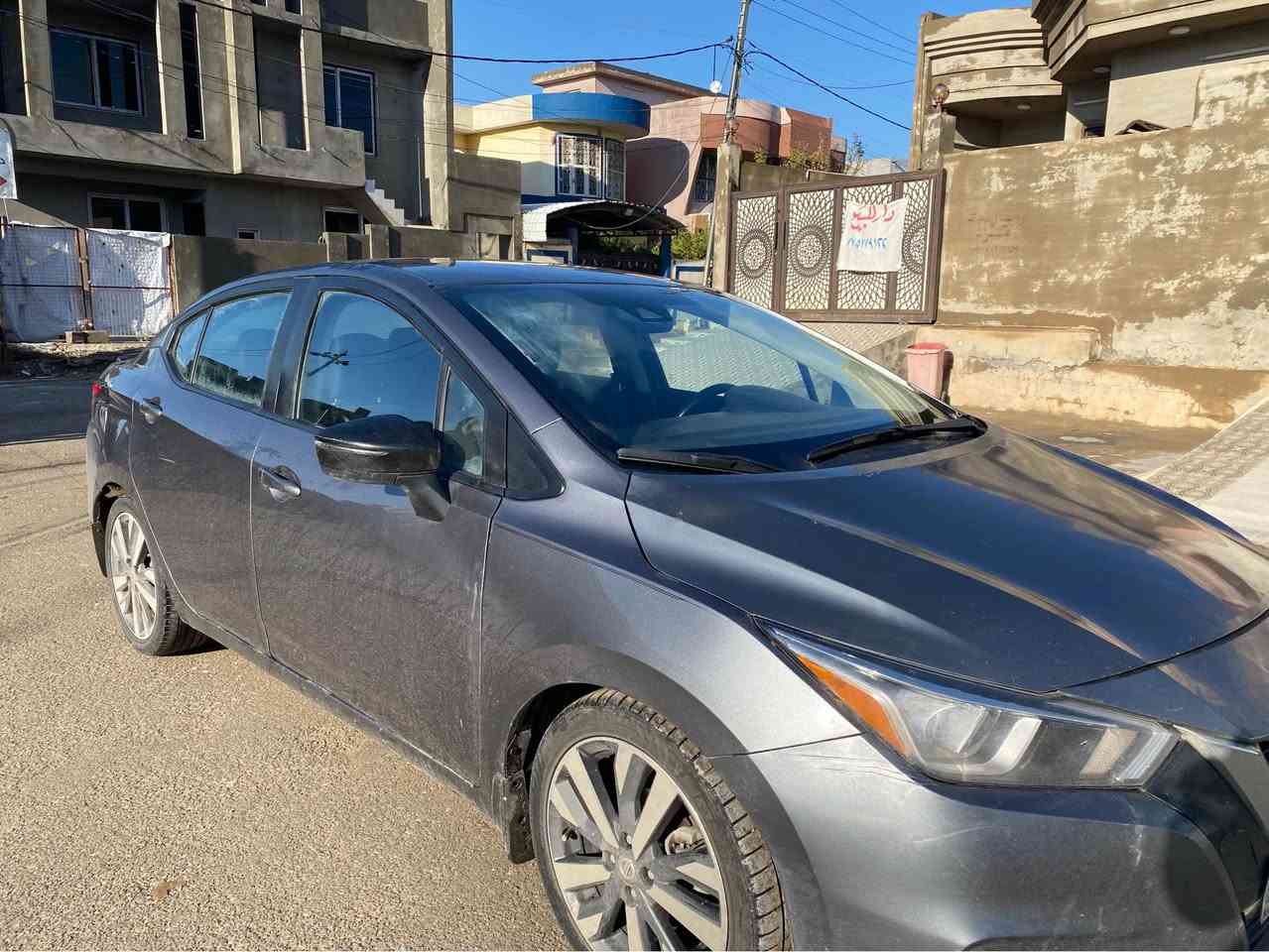 نيسان فيرسا موديل ٢٠٢٠ مواصفات SR اعلى مواصفات 
بصمه ابواب و بصمه تشغيل و صندوق بصمه و تشغيل عن بعد
 كشنات مطعم لونين و تدفئه
 رادارات امامي و خلفي و نقطه عمياء و رادار خط شوارع
ويل كروم كبير بلادي + تايرات جديد
بيها بنيد صبغ و جاملغ مبدل بلادي طرف سكن بيها دواخل مكانين صغير تعديل 
مقدمه سقف و ٥ سم كتف بيها تعديل 
كير بشرط و مامفتوح 
رقم و سنويه و هزه كله جديد ماشیە ٨٠ الف
او مراوس مع نيسان صني
(***********)
(***********) كركوك, العراق
