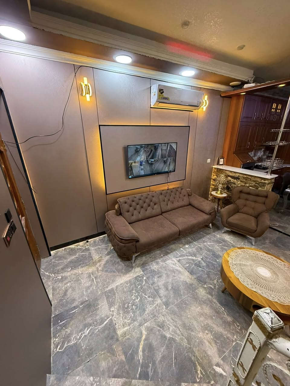 🏡 بيت للإيجار – المنصور / حي المتنبي

بيت مؤثث بالكامل للإيجار في منطقة المنصور – حي المتنبي، موقع هادئ ومميز.

✅ مؤثث جاهز للسكن
✅ كهرباء خصوصي 20 ساعة
✅ كاميرات مراقبة
✅ مناسب للعوائل
✅ خدمات متوفرة وقريب من الأسواق

💰 الإيجار: 15 ورقة شهرياً

للاستفسار والمشاهدة يرجى التواصل على الخاص. 📞
***********
لاستفسار على رقم تالي
