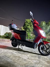 دراجه شحن للبيع سعرها مناسب  للتواصل 07759414682