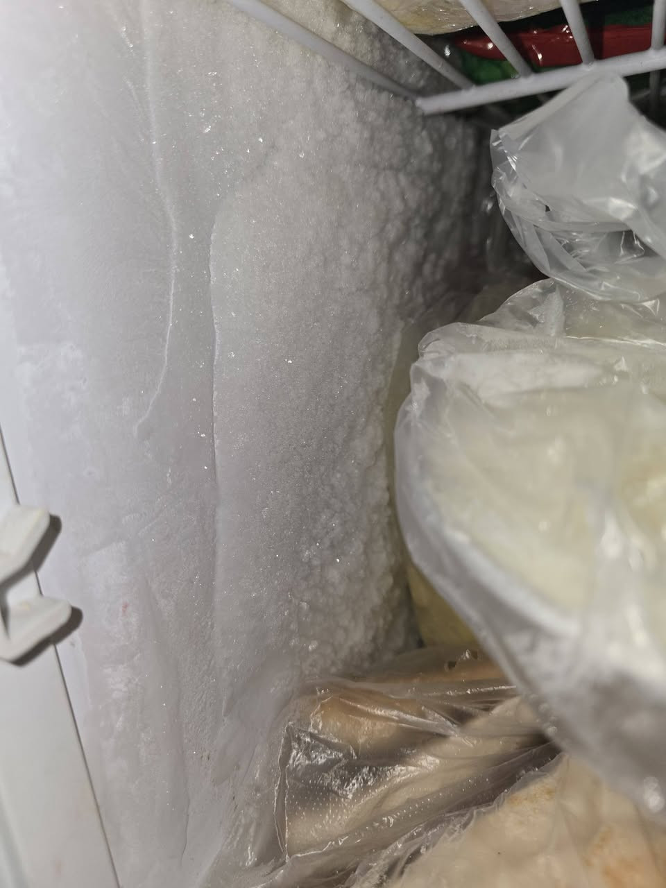 سلام عليكم ثلاجه نضيفه جدا و شرط تجميد موضح بالصور ثلاجه على ايدنه مرتبه الي يريده يراسلني واتساب و بي خير و يدلل مو شراي ليراسلني فدوه رقمي للتواصل ***********
