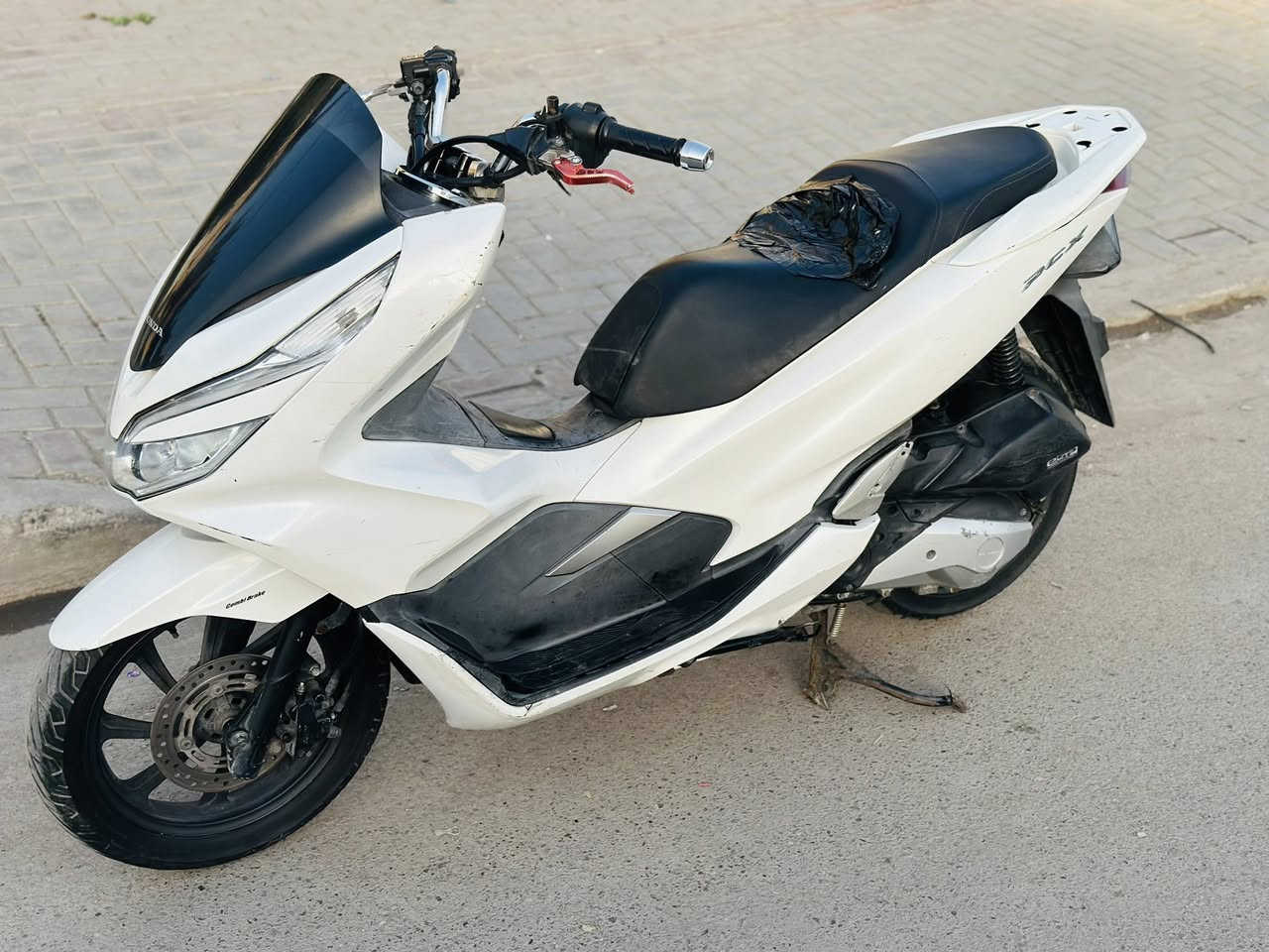 السلام عليكم دراجه pcx جيل الثالث ماليزي بيه ملاحظات بل كفرات والمكينه مكفوله كفاله عامه 
حساس ازدحام كله شغاله دراجه
السعر 13
مكاني بغداد مدينه الصدر
***********
