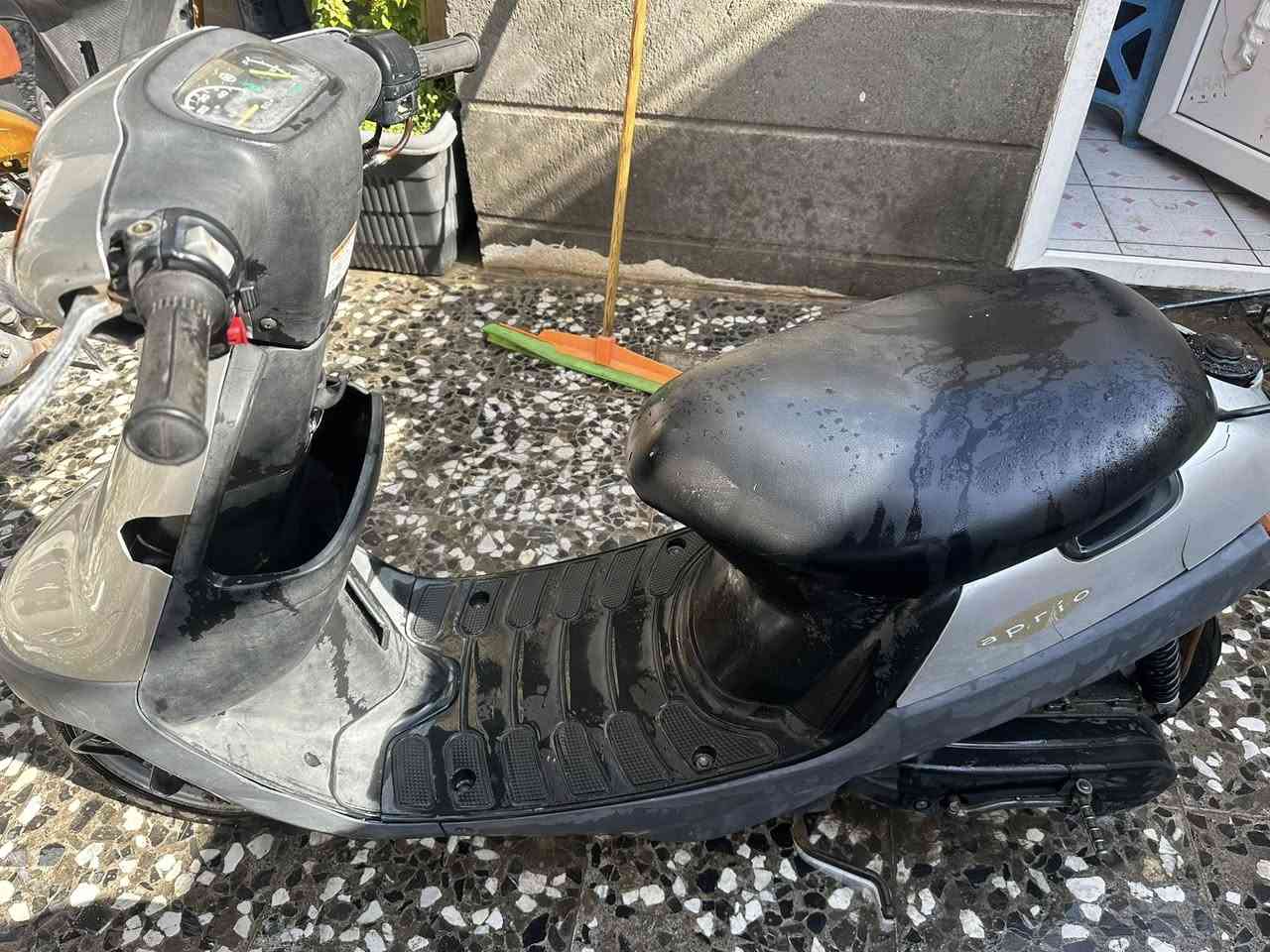 السلام عليكم دراجه بطه عدد2 موديل 2003 الدراجات اثنينهن نضيفات مثل ما بصوره الدراجات باكيت مابيهن نقص سلف هندر كله شغال  سعر الوحده 450 وبيها مجال قليل مكاني كربلا فلكه الثوره مقابيل علي يوسف رقمي ***********
