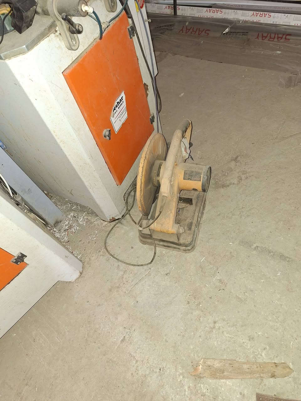 السلام عليكم  عندي معمل بلاستك  للبيع  شغل  نضيف مكان ديالى بعقوبه استفسار ***********
