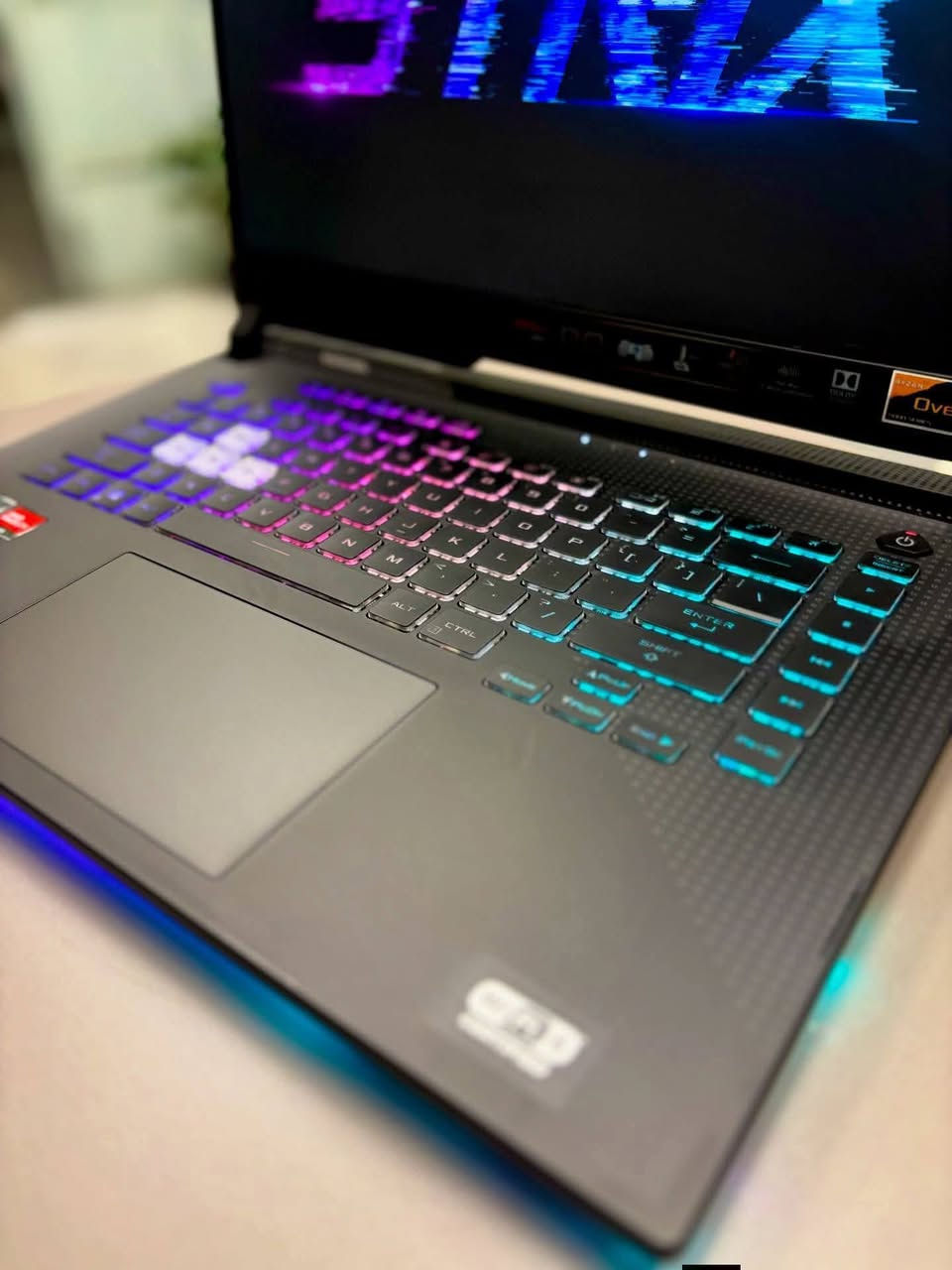 للبيع وحش الكيمنك والشغل الثقيل - ASUS ROG Strix G18 
المعالج: Intel Core i9-14900HX ).
كارت الشاشة: NVIDIA RTX 4060 8GB 
الشاشة: العملاقة 18 بوصة، دقة 2.5K، وبتردد 240Hz (ألوان Nebula ).
الحالة: الجهاز نظيف

مكانه بغداد  
السعر مليون و300


**إذا كنت صاحب هذا الإعلان وتريد حذفه لأي سبب، رجاءا أرسل رسالة إلى الدعم الفني**