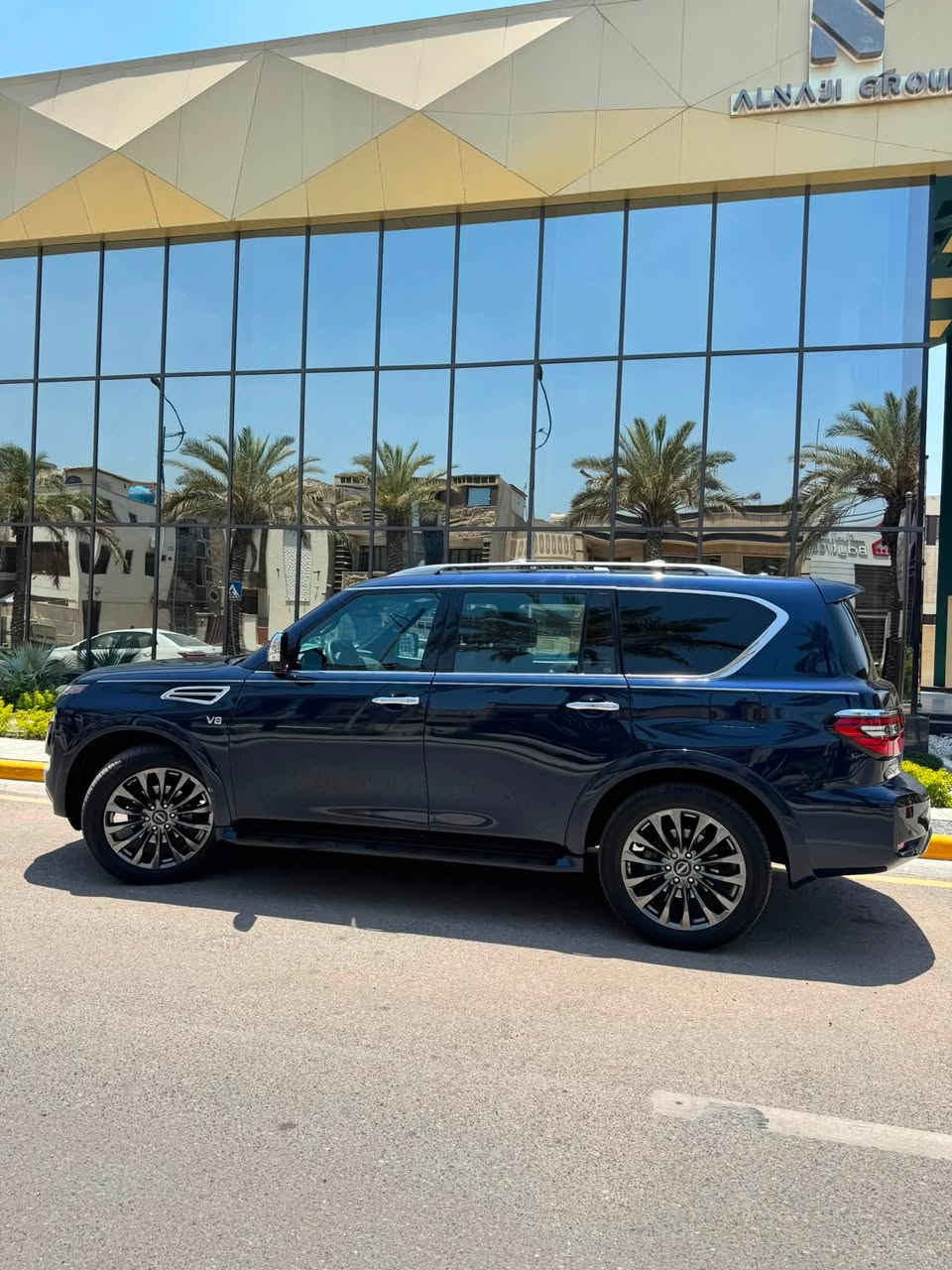 للبيع نيسان أرمادا 2022 Limited
مواصفات الفول 1 / 1
* فئة: Limited
* محرك V8 سعة 5.6 لتر
* كير أوتوماتيك 7 سرعات
* نظام دفع رباعي (4WD)
* داخلية جلد فاخرة
* شاشة كبيرة مع Apple CarPlay وAndroid Auto
* كاميرات 360°
* حساسات أمامية وخلفية
* فتحة سقف
* تشغيل بصمة 
* مقاعد كهربائية
* مثبت سرعة
* إنارة LED
* جنوط ألمنيوم
*ماشيه 74 ألف

*الحادث فقط جاملغ خلفي

*السعر 370

✅ السيارة مغلفة بالكامل بطبقة حماية PPF 

للأستفسار  ***********

