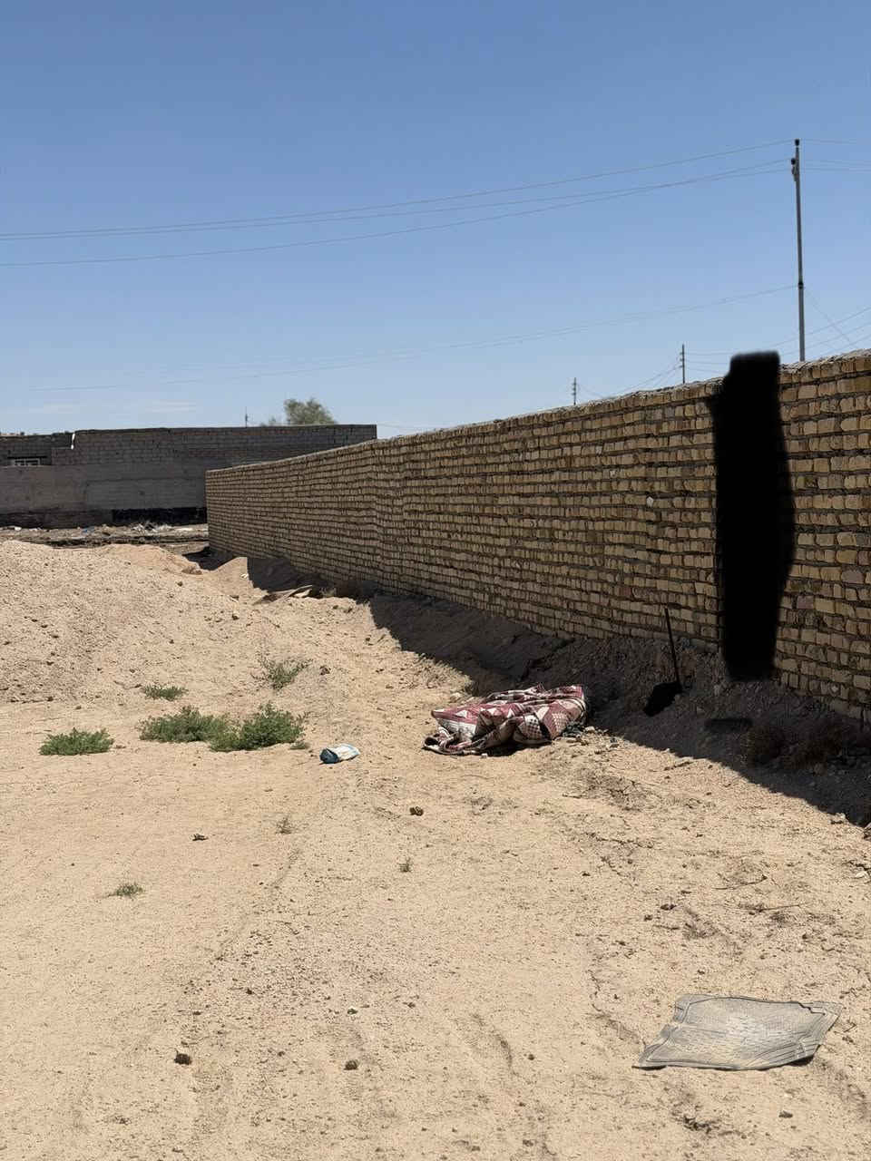 سلام عليكم 
قطعة زراعي للبيع مساحتها ٤٥٠ متر الواجهة ١٥ والنزال ٣٥ 
بيها سياج ضلعين وباب العنوان  بالسبل الثانية شارع المدرسة وتنزل تقريباً صايره بالنص بوري مال ماي باب القطعه
يمهه خدمات كامل سكن وكهرباء وماء ومولد ونت على شارع العام نفسه النزلة ثانية شارع ١٥ متر سعر ٢٨ وبيها مجال شويه 
***********

