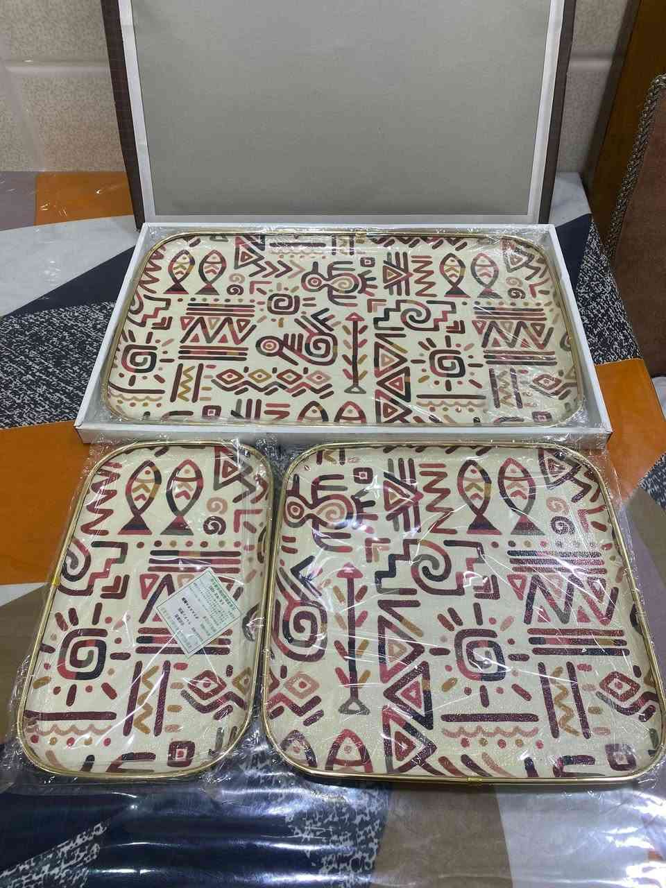 سيت صواني ياباني لووووك 
نقشه جميلة جدا


**إذا كنت صاحب هذا الإعلان وتريد حذفه لأي سبب، رجاءا أرسل رسالة إلى الدعم الفني**