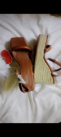 حذاء • ٣٧/٣٨ • توصيل