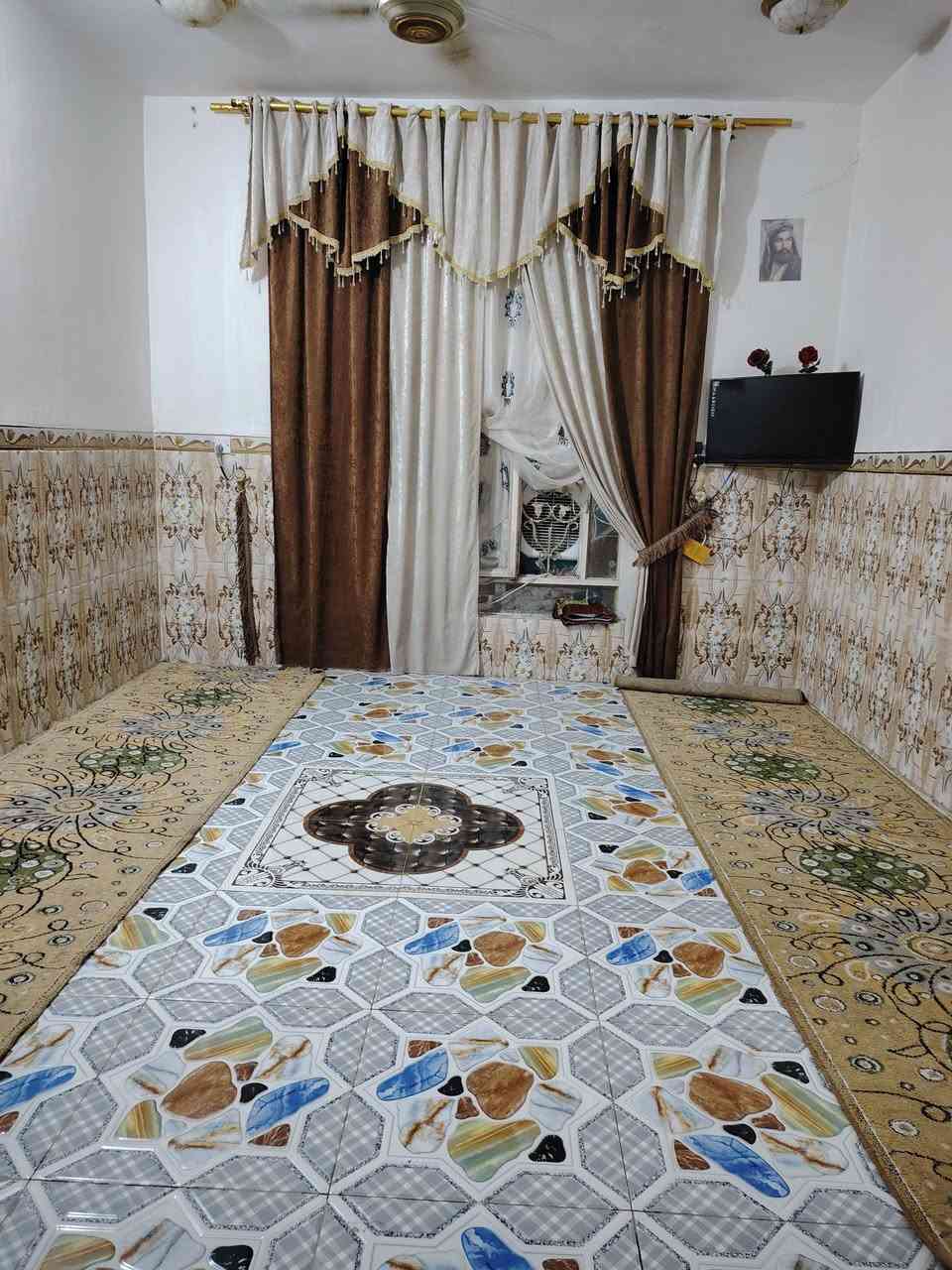 السلام عليكم
دار للبيع مساحة 200م غرف نوم عدد 2 استقبال صاله مطبخ مجمع صحيات 
ناحية النيل خلف محطه النيل الدولي 
السعر 47بي مجال 
الاستفسار على رقم ***********  
  ***********
