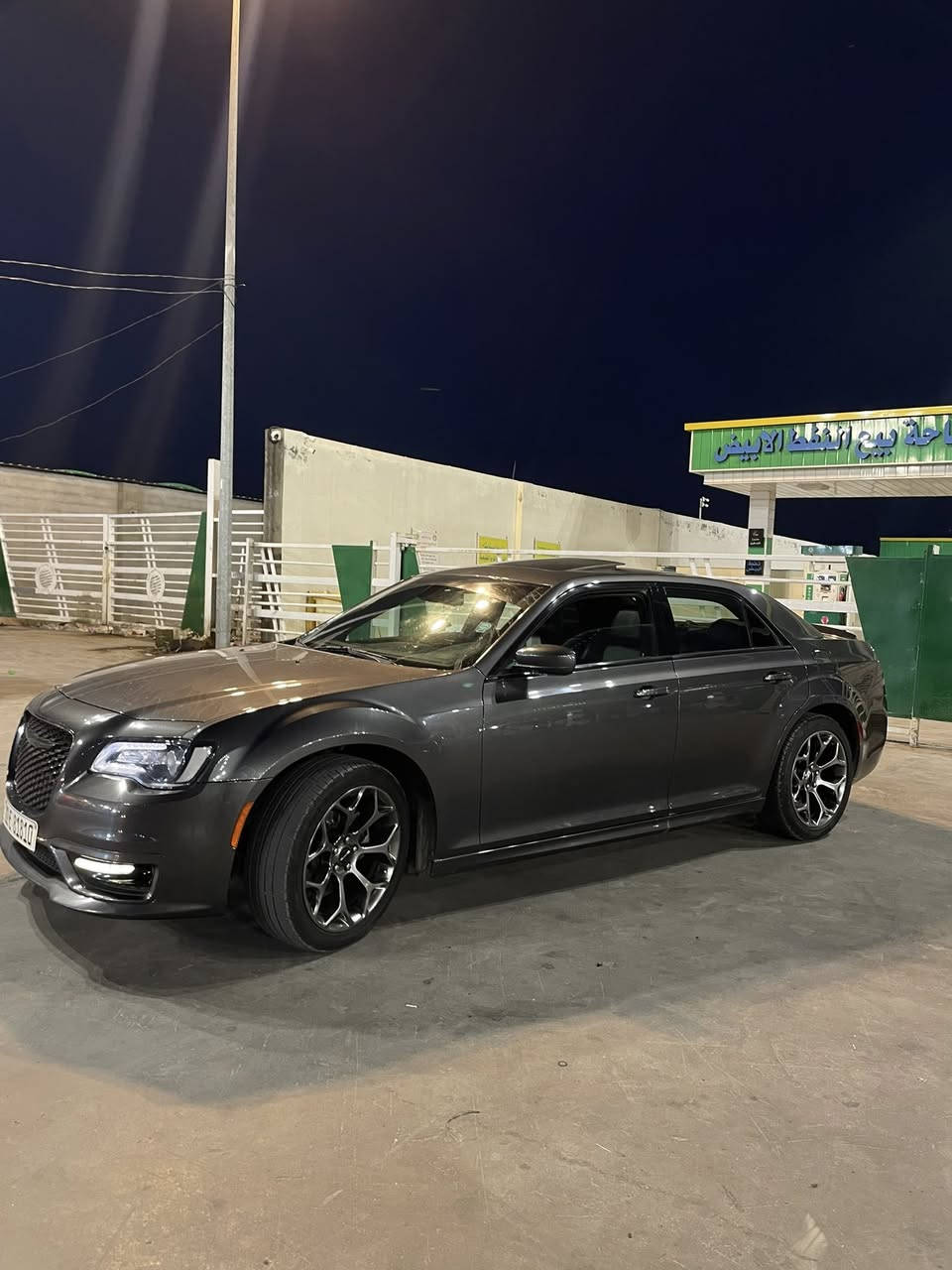 للبيع كرايسلر 300s
موديل2018
V6 3.6 محرك
سعر 280
كلين تايتل كندي
جير 8 سرعات تبديل ناعم جداً لون رصاصي غامق مميز
داخلية جلد فخمة ورياضية
المواصفات:
شاشة كبيرة
 كاميرا خلفية
 تشغيل بصمة + ريموت ستارت
وياله رياضية 20
 مكيف ثلج
 مقاعد كهرباء
السيارة استخدام يومي ونظيفة جداً
للاستفسار ***********
