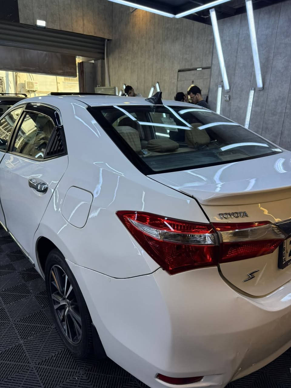 السلام عليكم تيوتا كورلا خليج 2015سياره كامله مكمله متحط عليها ربع جامه اماميه 
صدر جديد امامي وخلفي 
تبريد ثلج تخم تاير 
صبغ  جاملغ خلفي +نص الباب +جاملغ امامي صفحه الراكب بي بارد
للبيع رقم اربيل بأسمي تحويل ثاني يوم 
للستفسار الاتصال عنوان بغداد حي الجامعه***********
السعر ١٢٨ بي مجال
