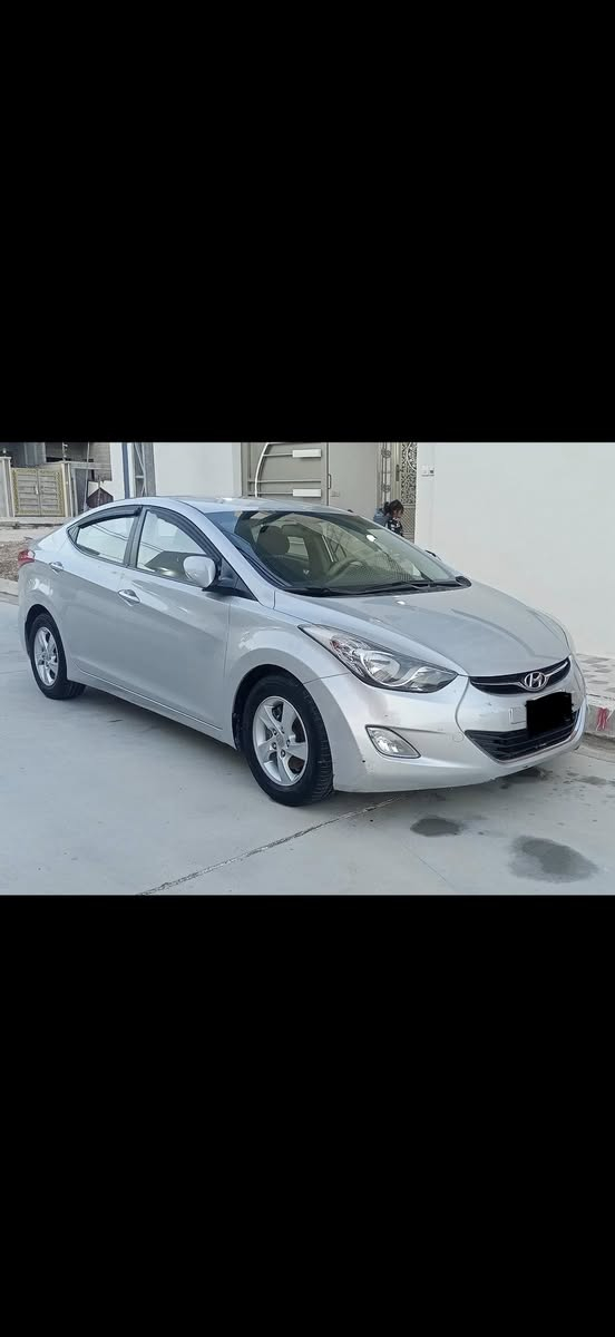 السلام عليكم
افانتي 2012 كلين بدون صبغ ماشية 160 الف 
جديدة ونظيفة باسمي رقم نينوى
السعر 110 
الرقم ***********
