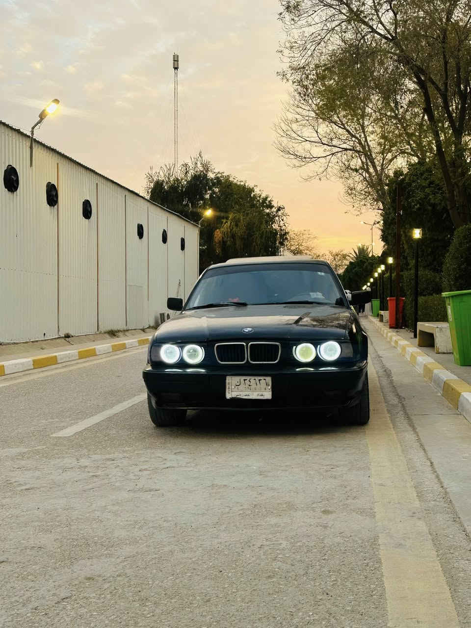 اخوان السلام عليكم 

بي ام حجم 530 اصل مديل 1993 اصل
بجم عريض 
سياره مكينه وكير 25 مسكر فانوس 
منضومة زنون 
سوارات سياره الله شاهد تعبان بيها هواي 
مسويلها منضومه كامله ادامه بلكات بخاخات 
قوايش رولات  دجات فيتبم 
السياره فتحة 
رقم بغداد تحويل ثاني يوم صاحبه يريد تحويل 
سياره بيها نواقص جدآ بسيطه تخابرني واكلك بيهن 
للمعلومه المكينه تنقص  ليش ماعرف بس لا تبخير  ولا اي شي اروح بيها محافضات عادي 
تبريد شغال 
ايرباكات سليمه 
بيها منضومة صوت جديد 
بيها هواي اضافات بردات وهواي شغلات 
مكانها بالحله 
تجي تاخذه من باب البيت وتفحصها واني خادم 
وسعرها 52 وبيها مجال وماعتقد اكو هيج نضافه بهل سعر  للعلم ذاب عليها هواي 

***********
