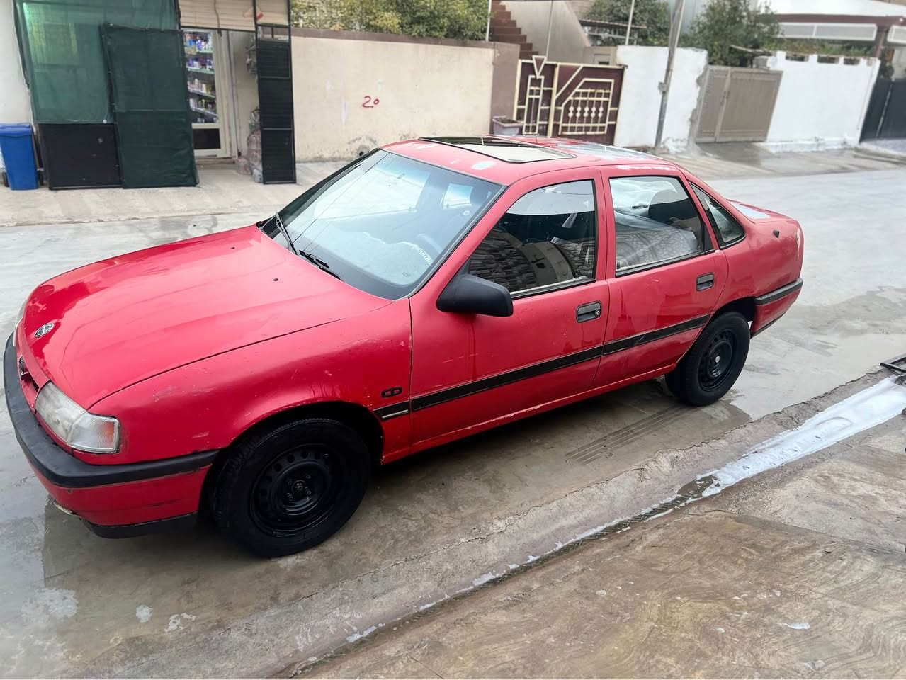 فيكترا موديل 1990 محرك 16 قايش عريض  سعر 33  مجال  بطاقة بنزين موجود 
*********** كركوك, العراق
