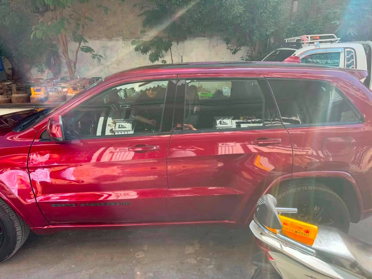 جيب كراند شيروكي 2022 لاريدو
وارد امريكي
2022 JEEP GRAND CHEROKEE, LAREDO
بصمة تشغيل 
كشن كهرباء
رادار نقطة عمياء تحديد مسار 
قطعتين تبريد 
مثبت سرعه
لايت زينون عالي ناصي
شاشة وكامرة دوارة
سيارة ماشية.  62     الف 
رقم بغداد الجديد 
مكان السيارة بغداد السيدية
للاستفسار عالخاص 
او الرقم ***********

